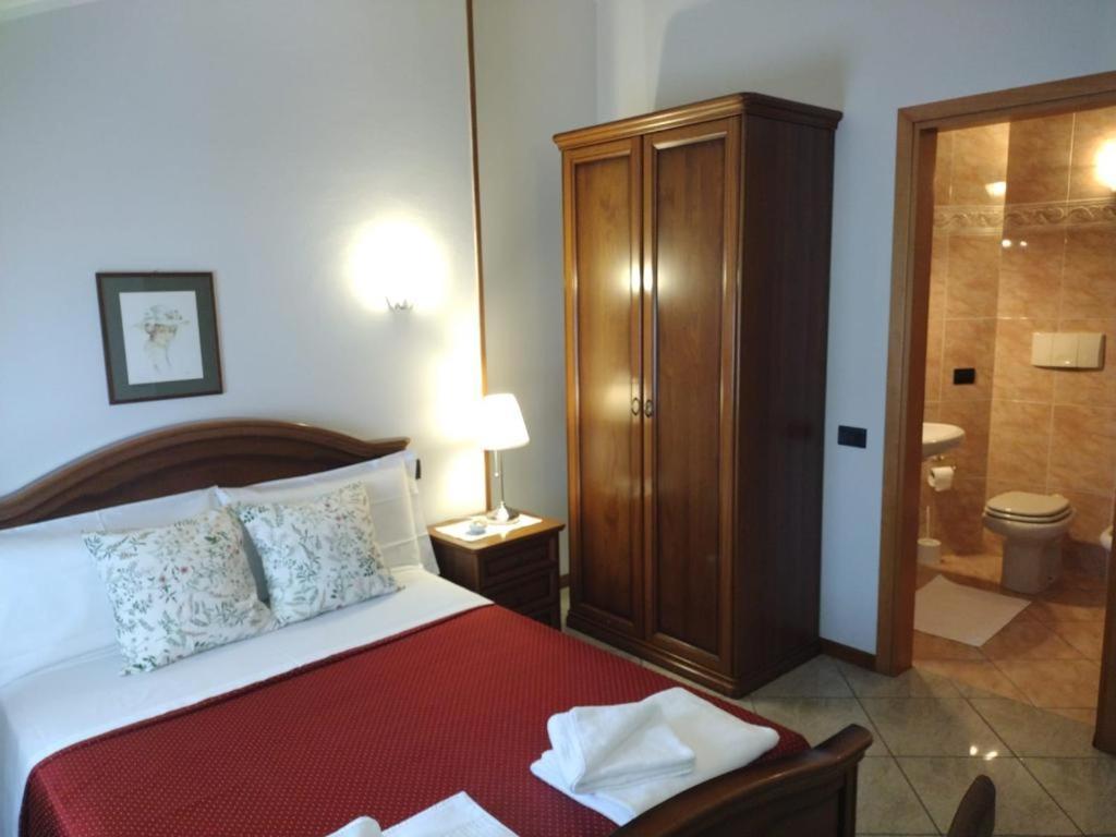 Hotel Ristorante Regina Mozzanica Bagian luar foto