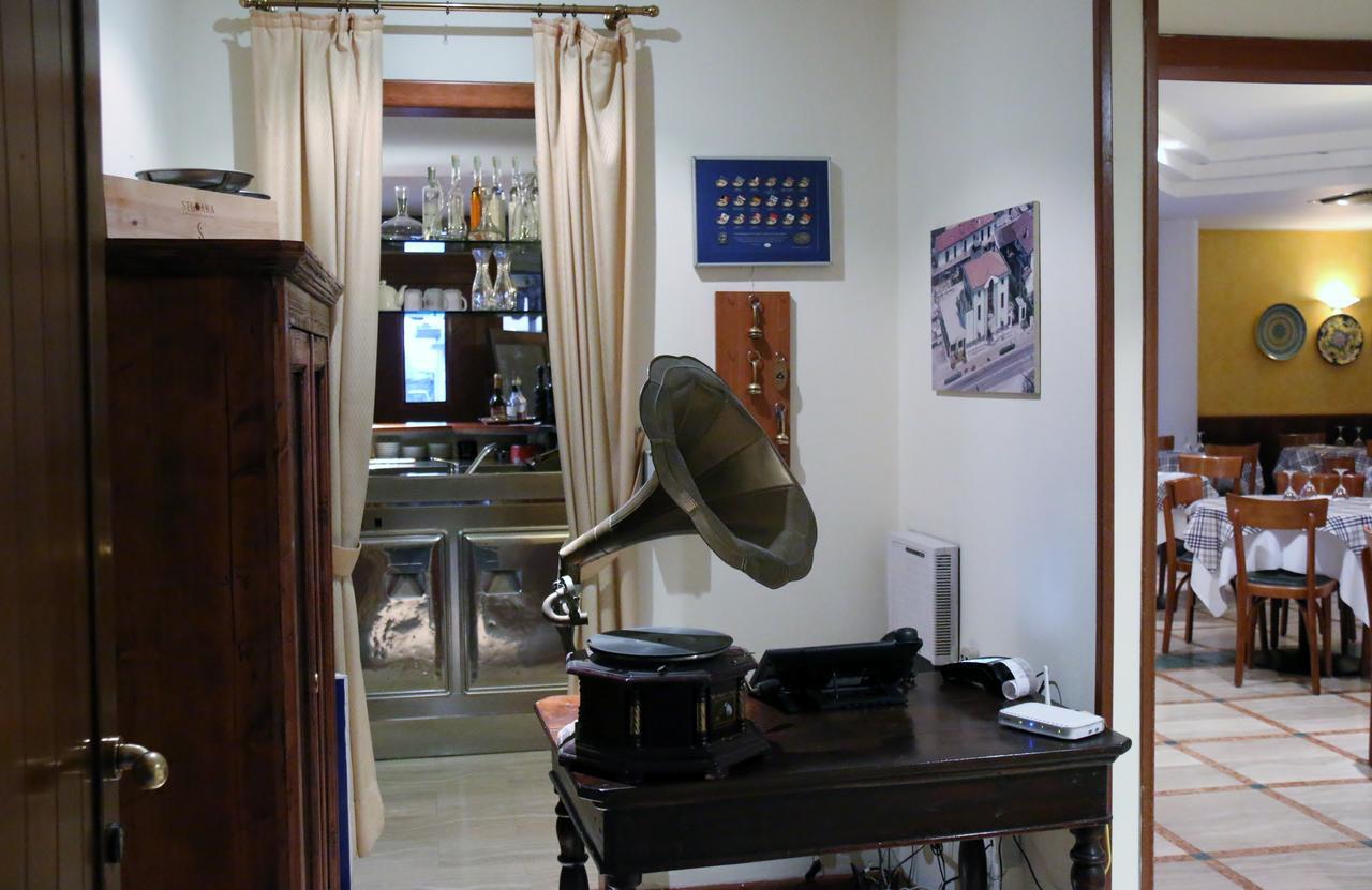 Hotel Ristorante Regina Mozzanica Bagian luar foto