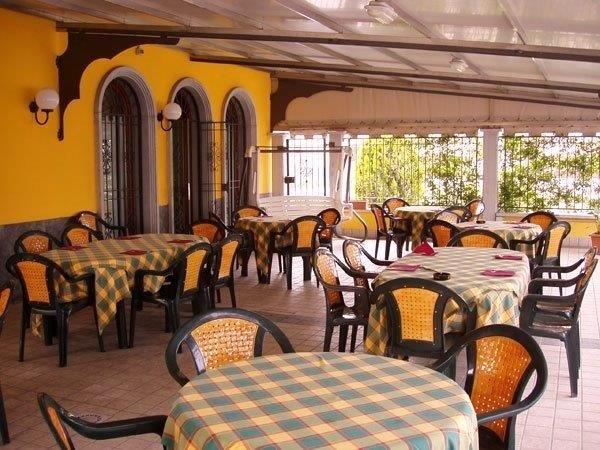 Hotel Ristorante Regina Mozzanica Bagian luar foto