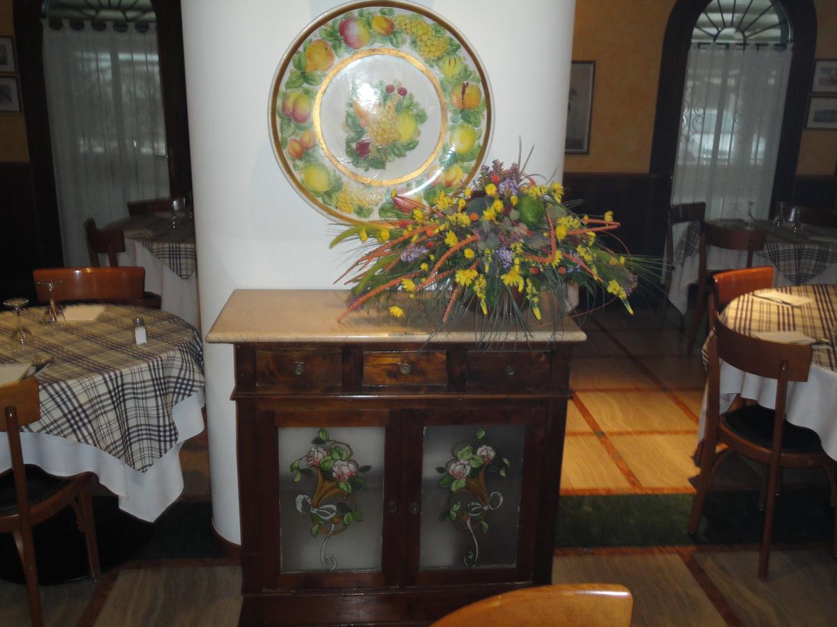 Hotel Ristorante Regina Mozzanica Bagian luar foto